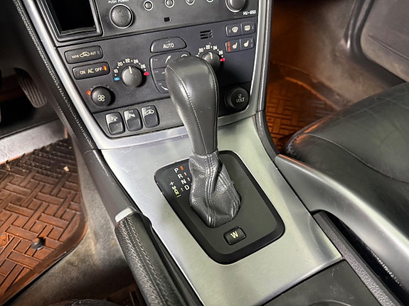 Volvo XC70 13 of 17