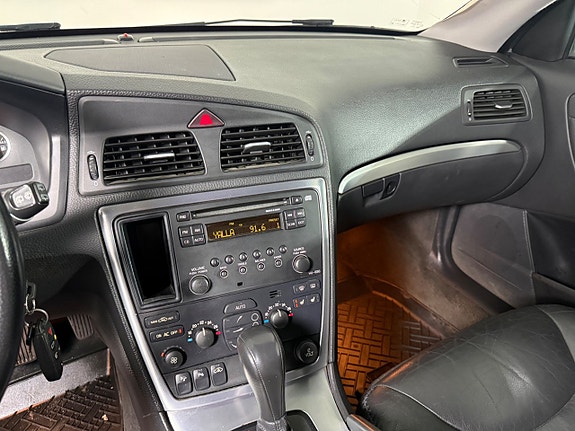 Volvo XC70 11 of 17