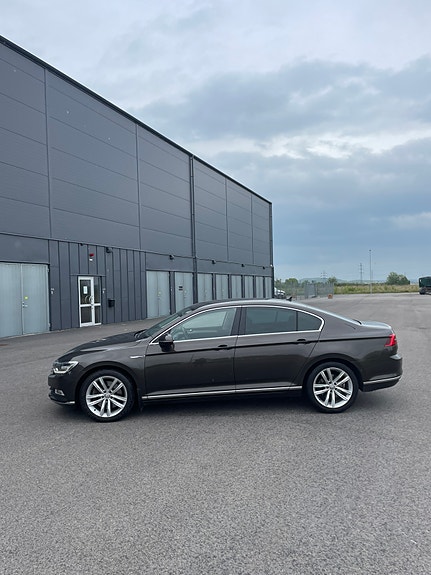 Volkswagen Passat 2 of 5