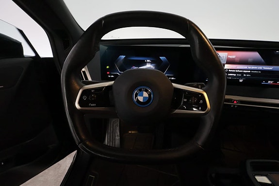 BMW iX 14 of 30