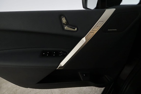 BMW iX 28 of 30