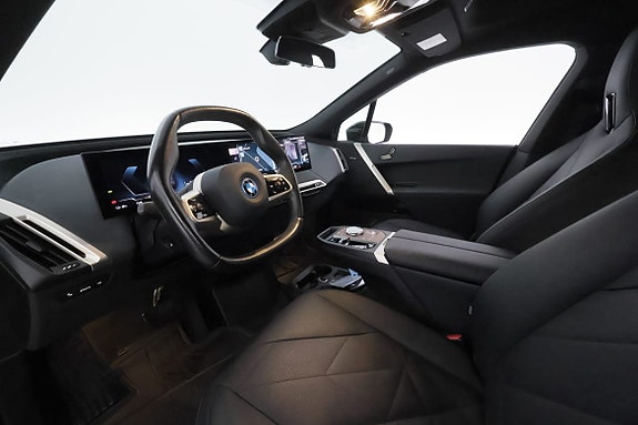 BMW iX 11 of 30