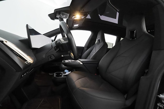 BMW iX 10 of 30