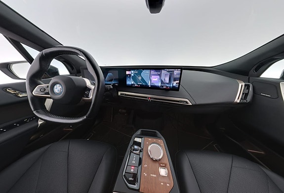 BMW iX 12 of 30