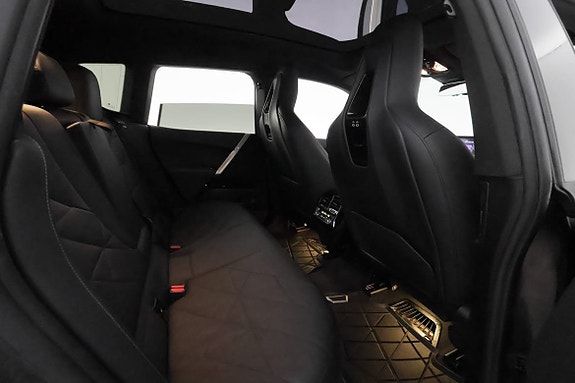 BMW iX 18 of 30