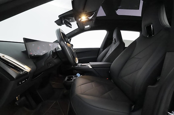 BMW iX 9 of 30