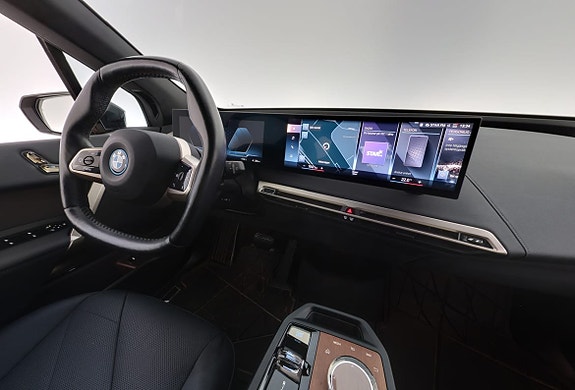 BMW iX 13 of 30