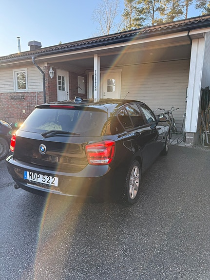 BMW 118d 4 of 5