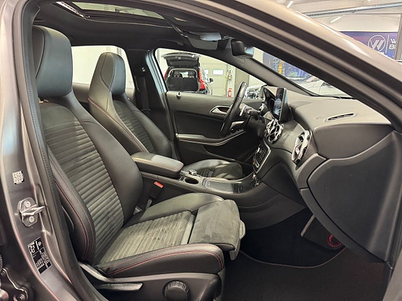 Mercedes-Benz GLA220 12 of 25