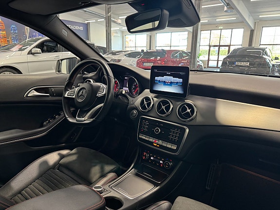 Mercedes-Benz GLA220 10 of 25