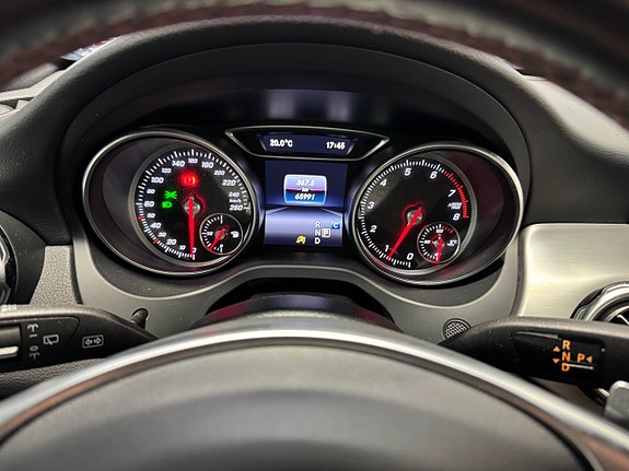 Mercedes-Benz GLA220 14 of 25