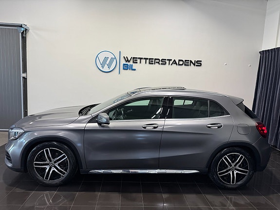 Mercedes-Benz GLA220 2 of 5