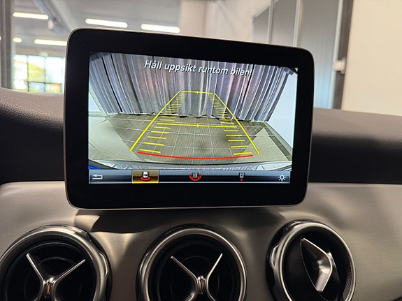 Mercedes-Benz GLA220 17 of 25