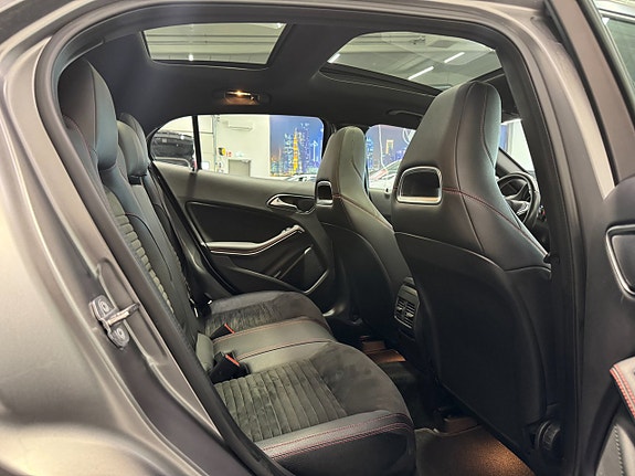 Mercedes-Benz GLA220 11 of 25