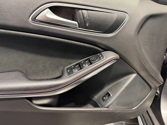 Mercedes-Benz GLA220 19 of 25