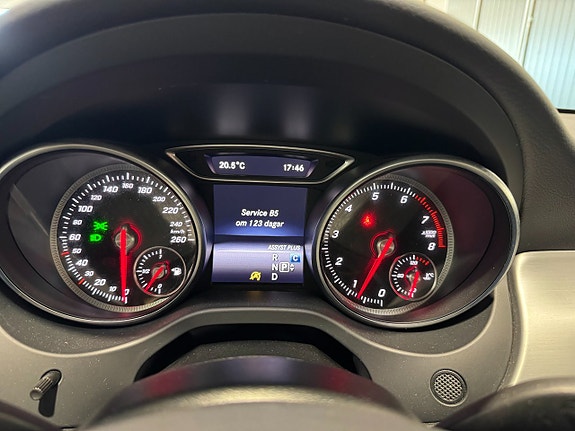 Mercedes-Benz GLA220 15 of 25