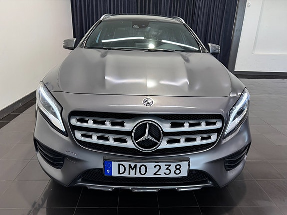 Mercedes-Benz GLA220 3 of 5