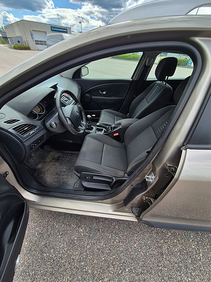 Renault Megane III 3 of 5