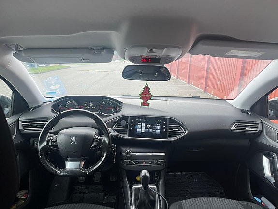 Peugeot 308 6 of 8