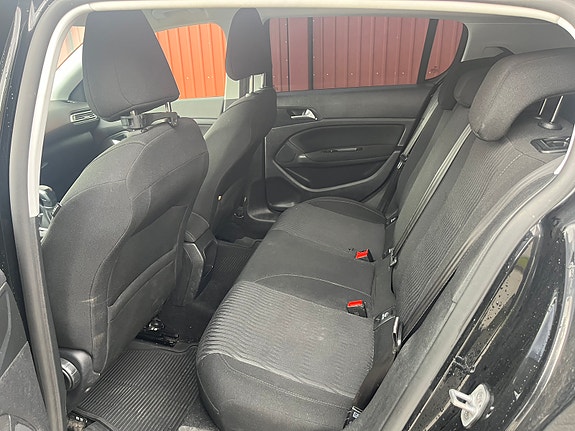 Peugeot 308 7 of 8