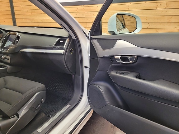 Volvo XC90 21 of 25