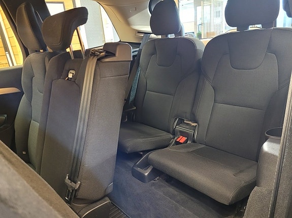 Volvo XC90 18 of 25