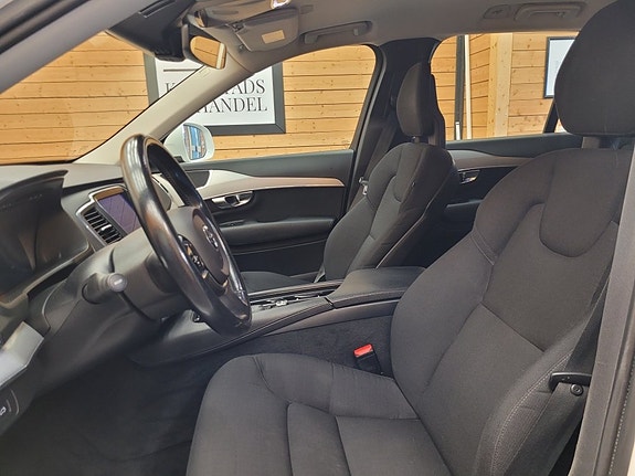 Volvo XC90 14 of 25