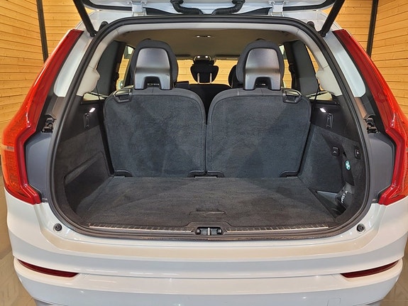 Volvo XC90 10 of 25