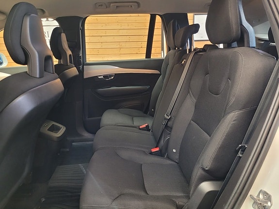 Volvo XC90 16 of 25