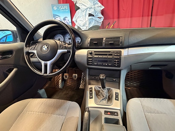 BMW 330i 13 of 17