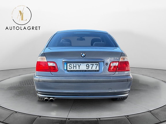 BMW 330i 5 of 17