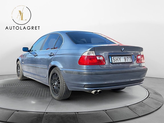 BMW 330i 4 of 17