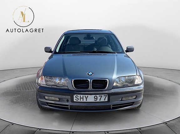 BMW 330i 2 of 17