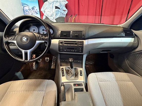 BMW 330i 11 of 17