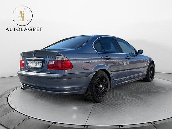 BMW 330i 6 of 17