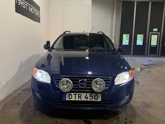 Volvo V70 4 of 5