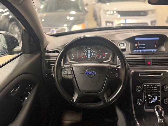 Volvo V70 12 of 25