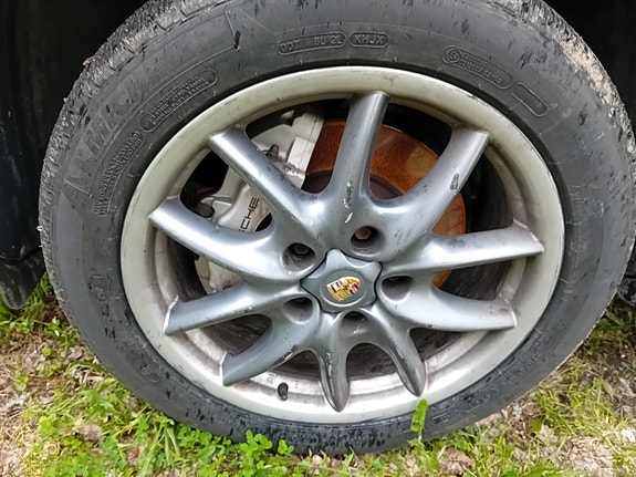 Porsche Cayenne S 3 of 5