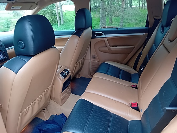 Porsche Cayenne S 4 of 5