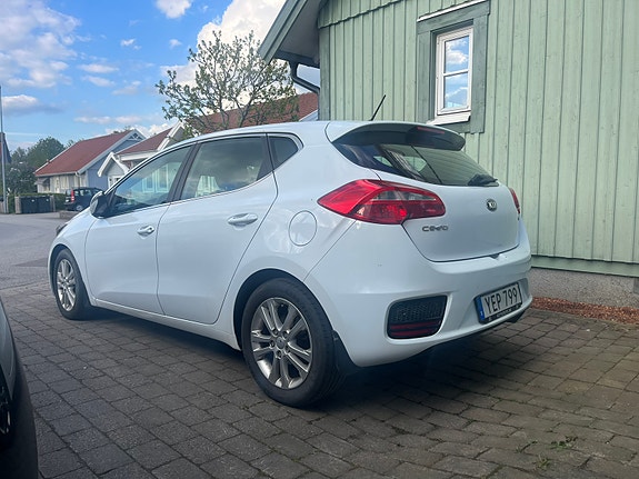Kia Ceed 2 of 6