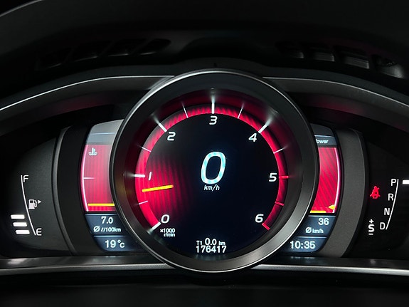 Volvo V40 22 of 27