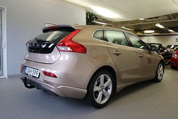 Volvo V40 8 of 27