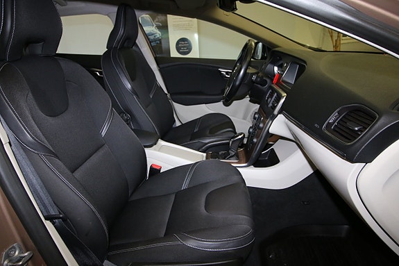 Volvo V40 12 of 27