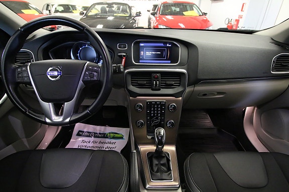 Volvo V40 15 of 27