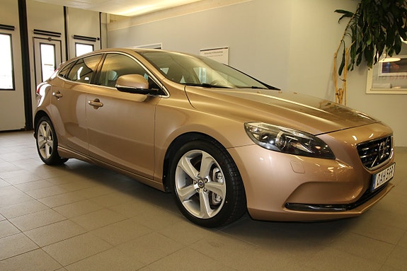 Volvo V40 4 of 27