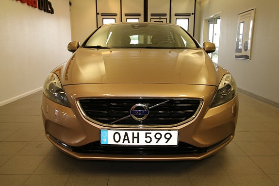 Volvo V40 3 of 27