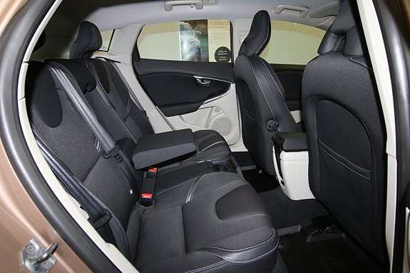 Volvo V40 11 of 27