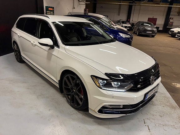 Volkswagen Passat 2 of 5