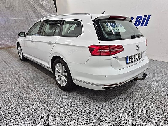 Volkswagen Passat 5 of 6