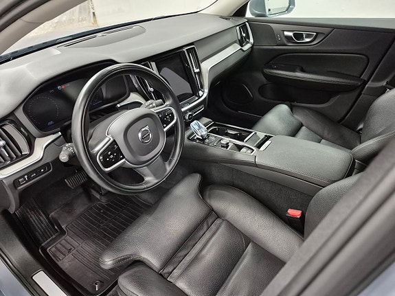 Volvo V60 2 of 10